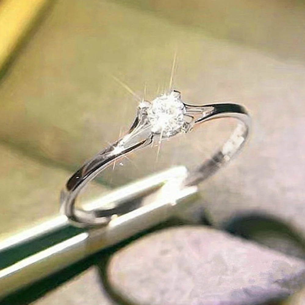 Anillos de boda minimalistas Huitan para mujer con circonita cúbica de 4 mm, accesorios de dedo elegantes y sencillos para mujer, bandas de compromiso, joyería