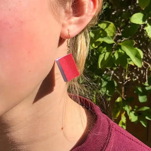 Pendientes colgantes con dije de libro 3D – Estilo literario novedoso para amantes de los libros